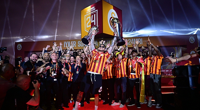 Galatasaray şampiyonluklarını kutladı