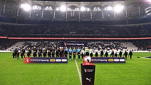 Beşiktaş'ta büyük protesto! İşte gecenin kareleri